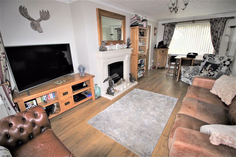 3 bed house for sale in Dove Croft, New Ollerton, NG22  - Property Image 2