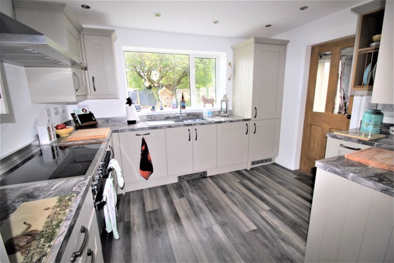 3 bed house for sale in Dove Croft, New Ollerton, NG22 4