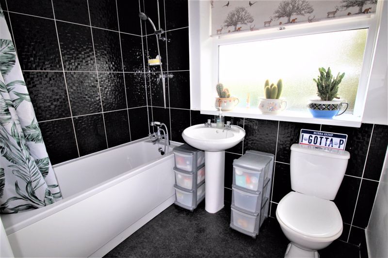 3 bed house for sale in Dove Croft, New Ollerton, NG22 7