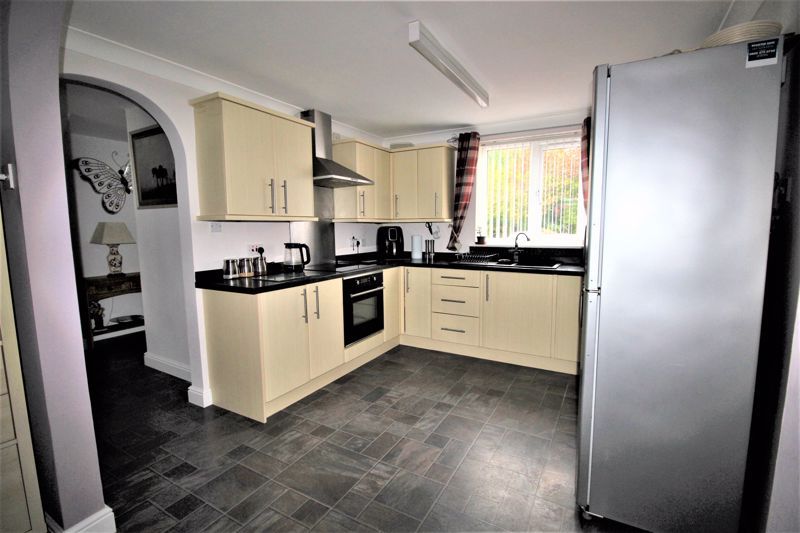 3 bed house for sale in Wellow Green, Wellow, NG22  - Property Image 3