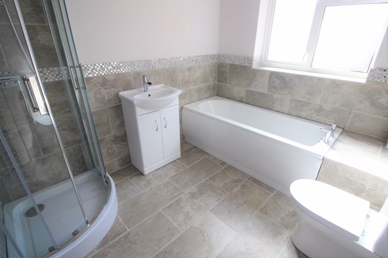 4 bed house for sale in Oak Tree Lane, Mansfield, NG18 10