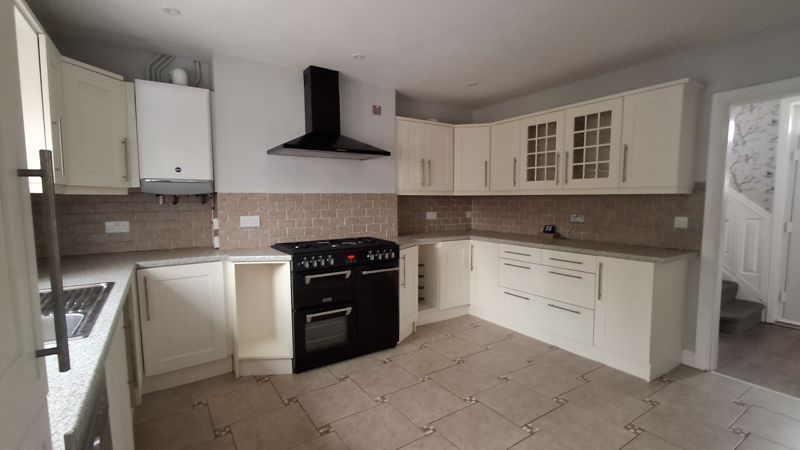 3 bed house to rent in Main Road, Boughton, NG22  - Property Image 2