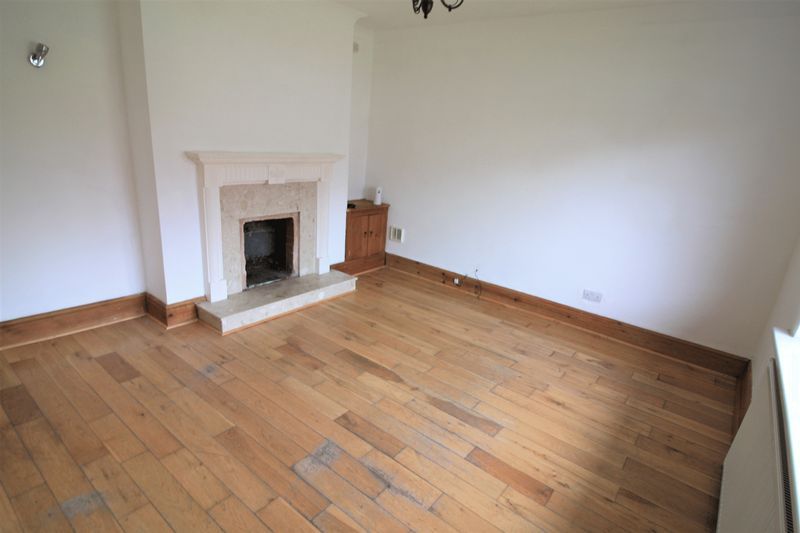 3 bed house for sale in Pine Avenue, New Ollerton, NG22  - Property Image 2