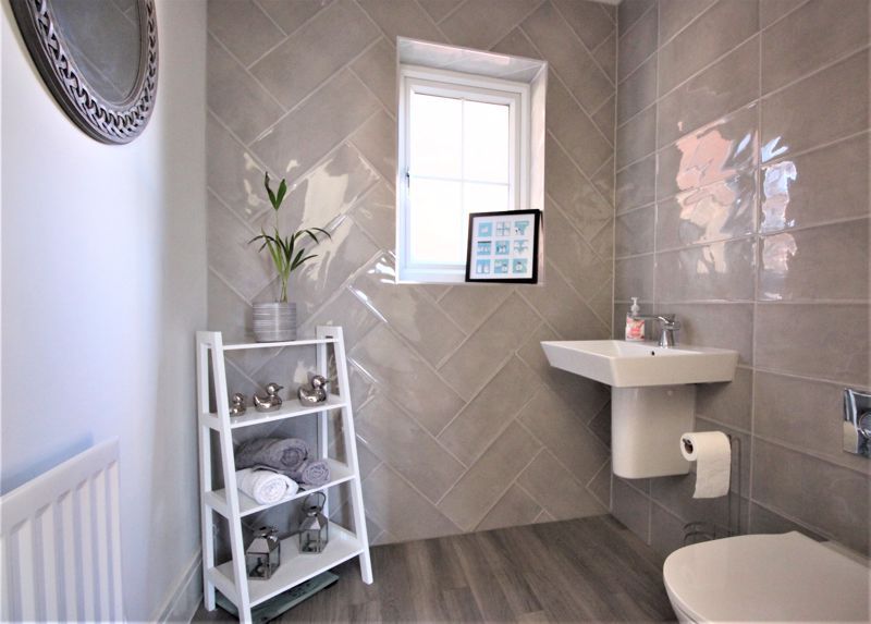 4 bed house for sale in Robin Close, Newark, NG22  - Property Image 2
