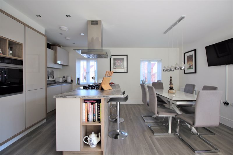 4 bed house for sale in Robin Close, Newark, NG22  - Property Image 5