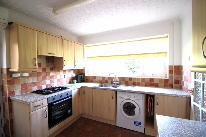 2 bed bungalow for sale in Lintin Avenue, Edwinstowe, NG21 8