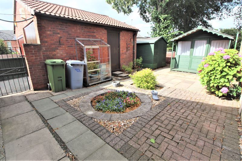 2 bed bungalow to rent in St. Peters Close, New Ollerton, NG22 11