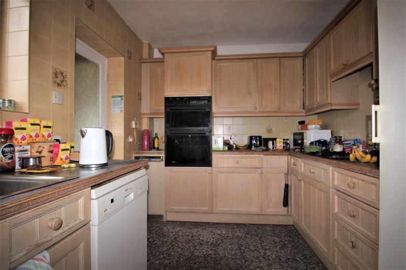 3 bed bungalow for sale in Church Road, Newark, NG22  - Property Image 5
