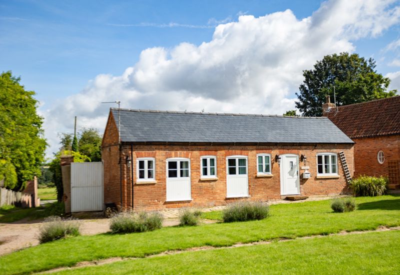 3 bed barn for sale in Newark Road, Wellow, NG22 1