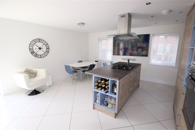 4 bed house to rent in Kingfisher Way, Ollerton, NG22  - Property Image 2
