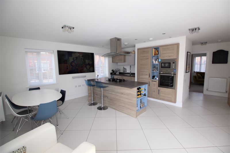 4 bed house to rent in Kingfisher Way, Ollerton, NG22  - Property Image 4