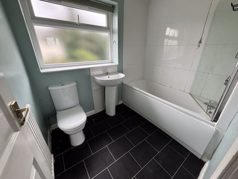 3 bed house for sale in Dove Croft, Ollerton, NG22  - Property Image 9