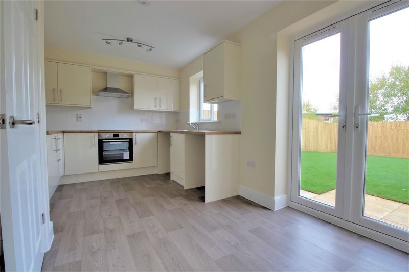 3 bed house for sale in Faraday Close, Ollerton, NG22  - Property Image 2