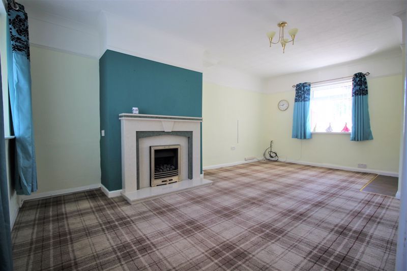 3 bed house for sale in Fifth Avenue, Edwinstowe, NG21  - Property Image 3