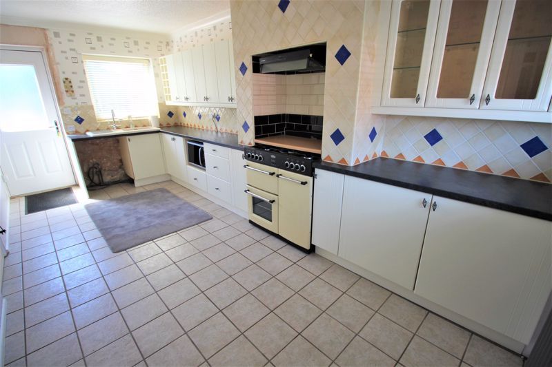 3 bed house for sale in Fifth Avenue, Edwinstowe, NG21  - Property Image 4