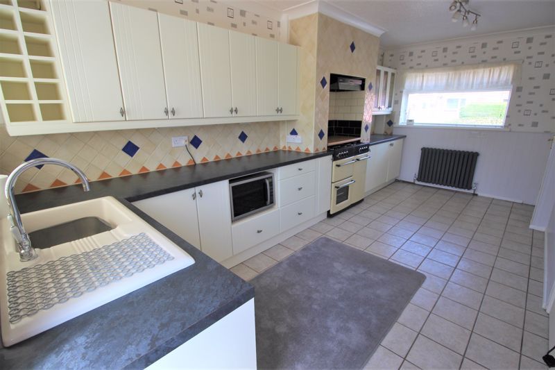 3 bed house for sale in Fifth Avenue, Edwinstowe, NG21  - Property Image 5