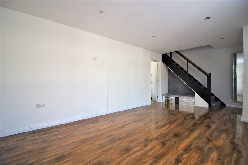 3 bed house for sale in Cedar Lane, Ollerton, NG22  - Property Image 3