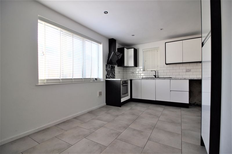 3 bed house for sale in Cedar Lane, Ollerton, NG22  - Property Image 4