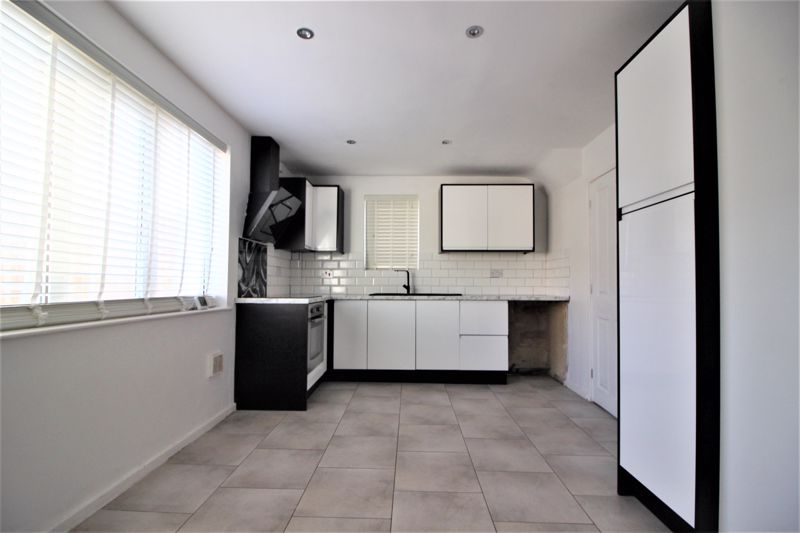 3 bed house for sale in Cedar Lane, Ollerton, NG22  - Property Image 5