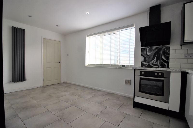 3 bed house for sale in Cedar Lane, Ollerton, NG22  - Property Image 6