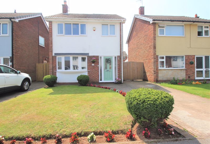 4 bed house for sale in Hatfield Close, Rainworth, NG21  - Property Image 1