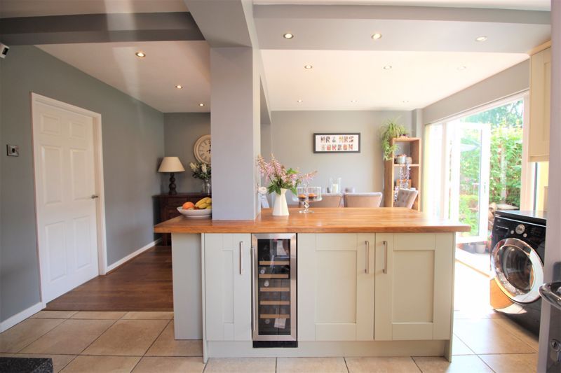 4 bed house for sale in Hatfield Close, Rainworth, NG21  - Property Image 2