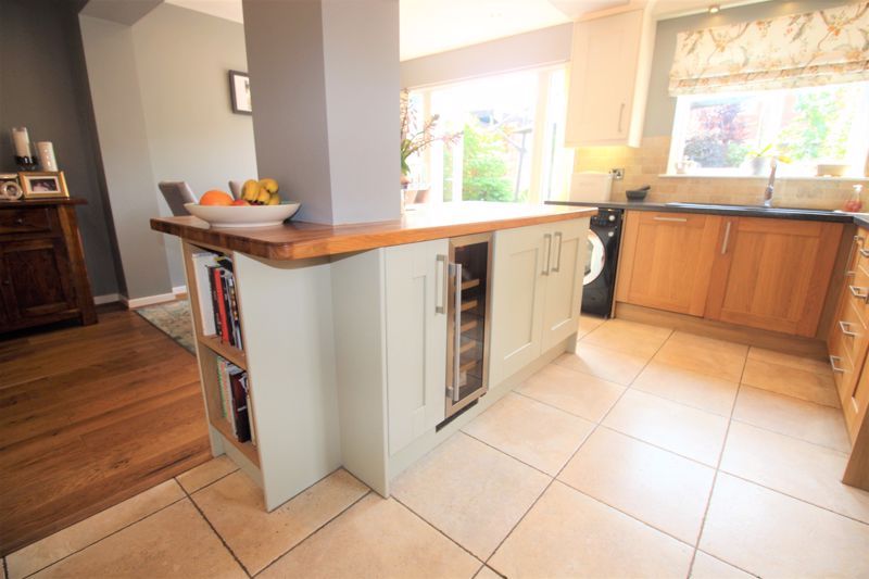 4 bed house for sale in Hatfield Close, Rainworth, NG21  - Property Image 3