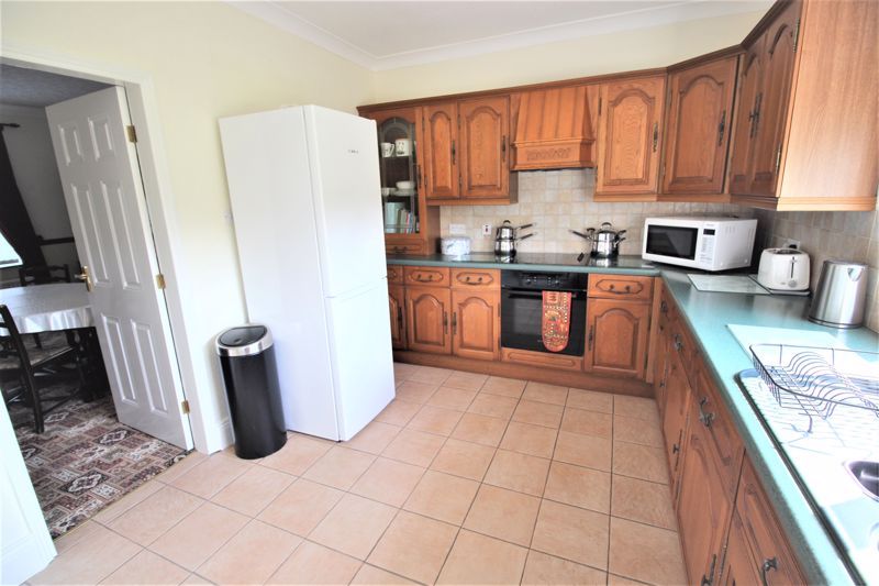 3 bed house for sale in Forest Road, New Ollerton, NG22  - Property Image 6