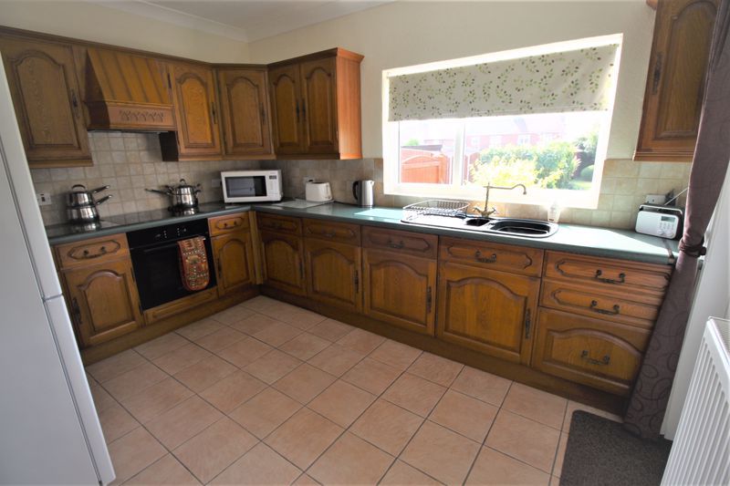 3 bed house for sale in Forest Road, New Ollerton, NG22  - Property Image 7