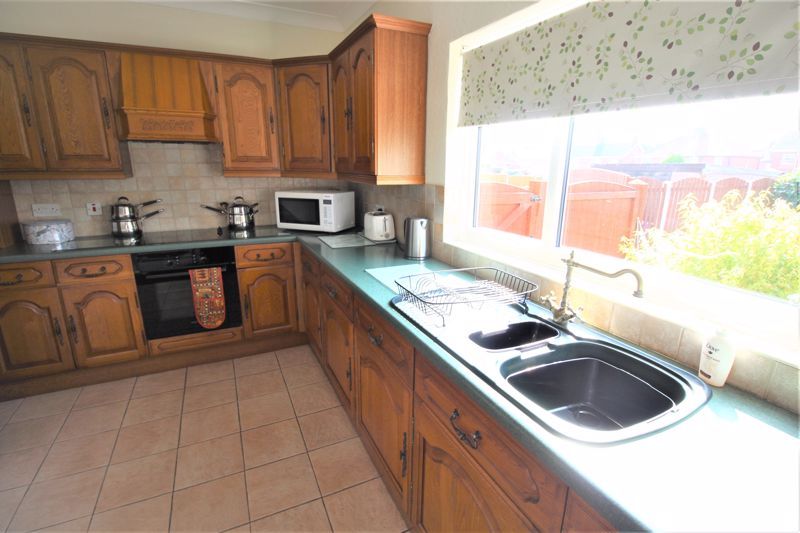 3 bed house for sale in Forest Road, New Ollerton, NG22  - Property Image 8