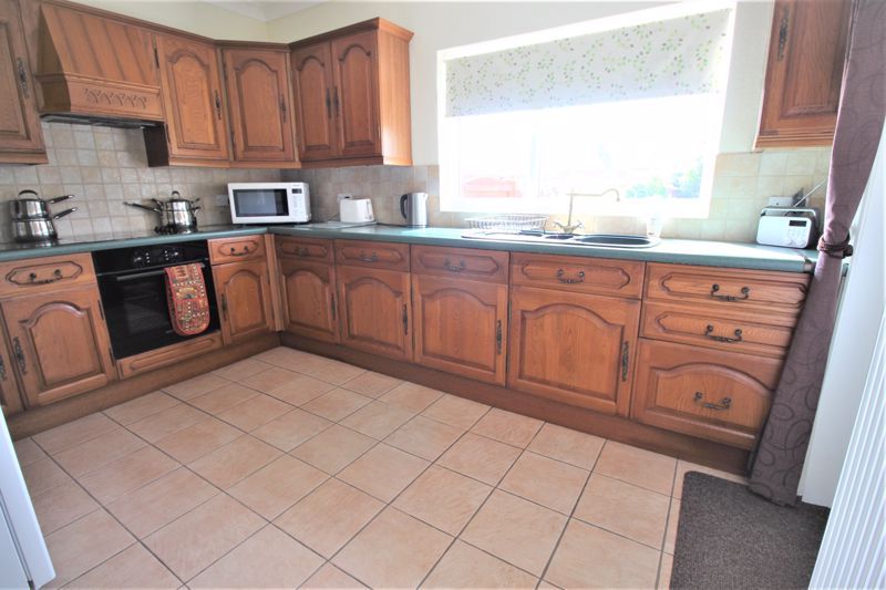 3 bed house for sale in Forest Road, New Ollerton, NG22  - Property Image 10