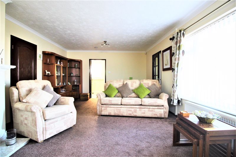 2 bed bungalow for sale in St. Peters Avenue, Church Warsop, NG20  - Property Image 2