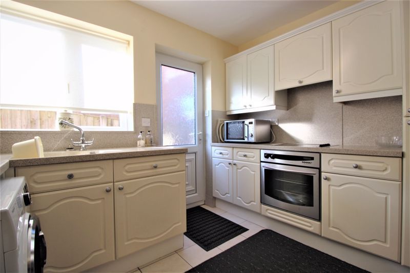 2 bed bungalow for sale in St. Peters Avenue, Church Warsop, NG20  - Property Image 5