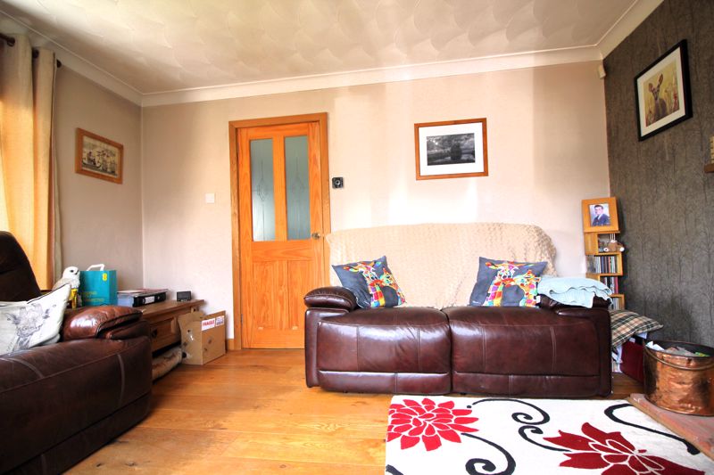 3 bed house for sale in Breck Bank, New Ollerton, NG22  - Property Image 3