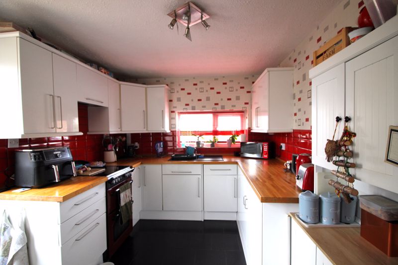 3 bed house for sale in Breck Bank, New Ollerton, NG22 6