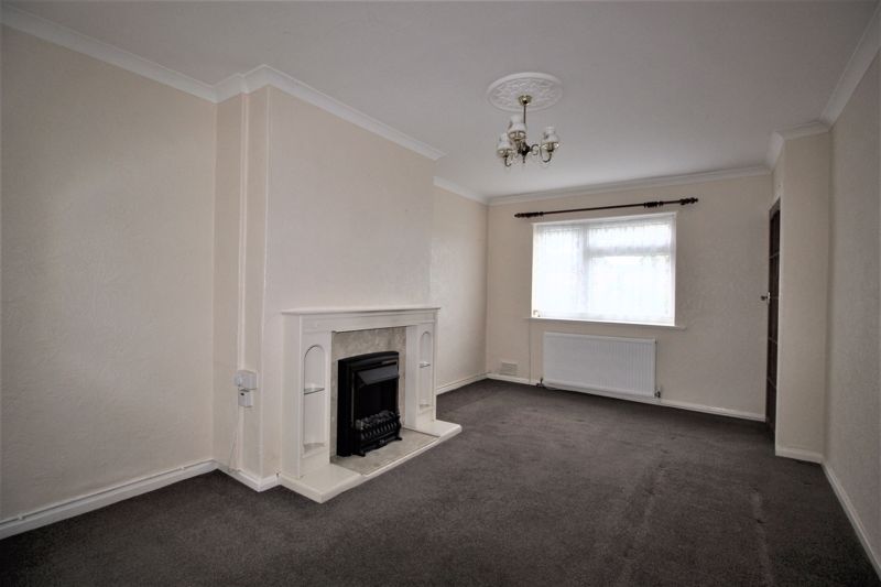 3 bed house for sale in Fourth Avenue, Edwinstowe, NG21  - Property Image 2