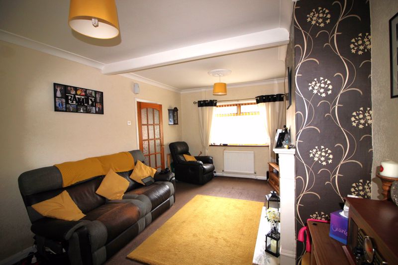 3 bed house for sale in Seventh Avenue, Clipstone Village, NG21  - Property Image 2