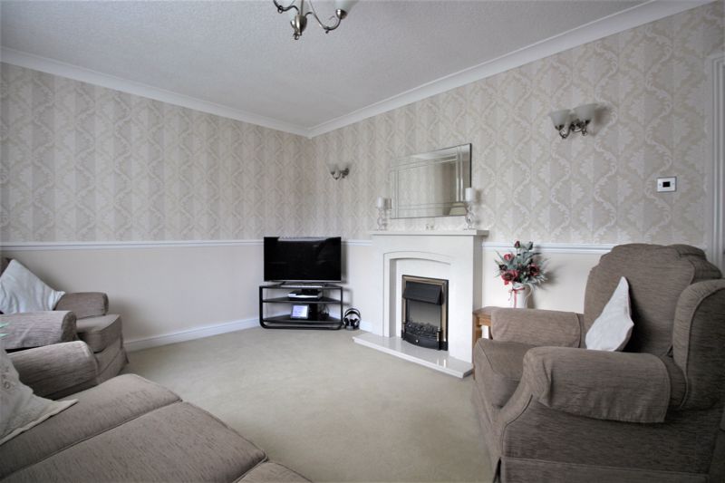 3 bed house for sale in Mount Crescent, Warsop, NG20  - Property Image 2