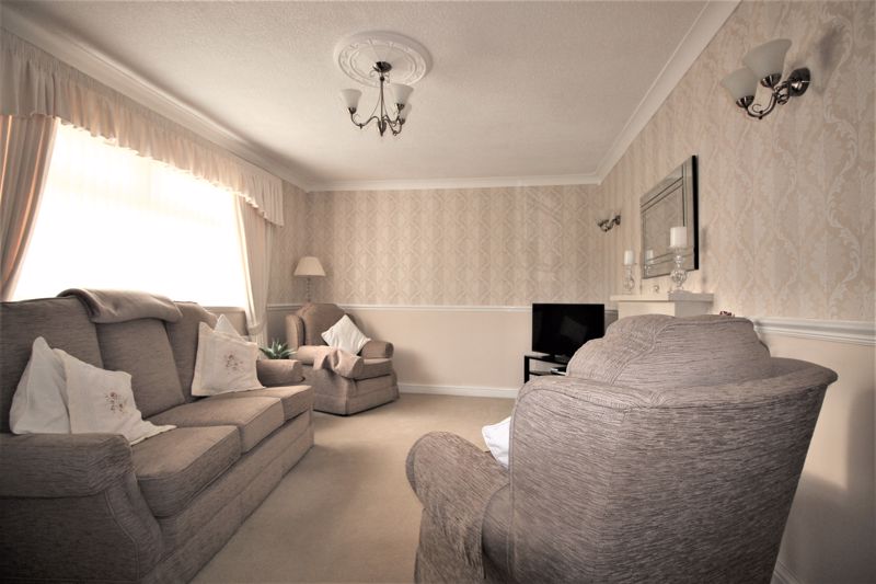 3 bed house for sale in Mount Crescent, Warsop, NG20  - Property Image 3