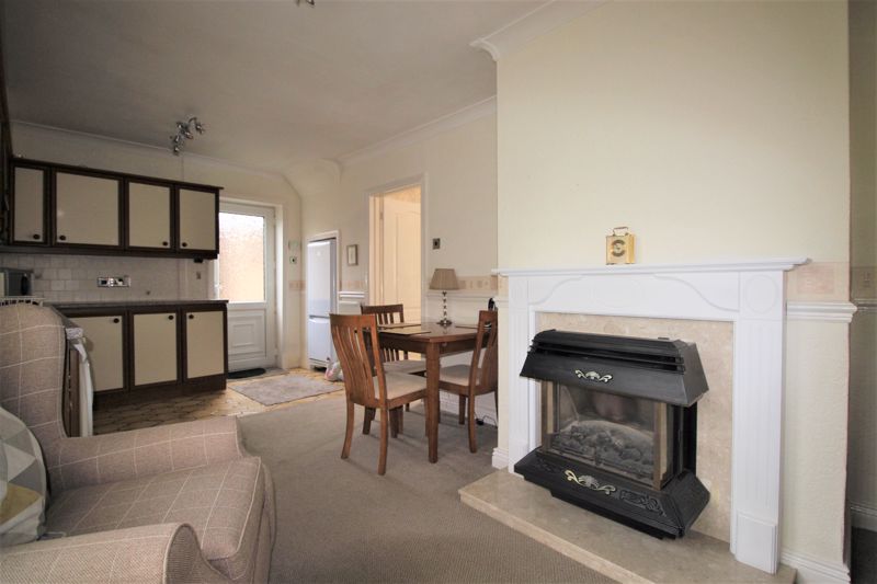 3 bed house for sale in Mount Crescent, Warsop, NG20  - Property Image 6