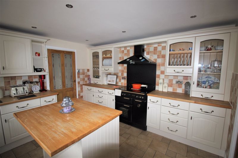 3 bed house for sale in Lincoln Road, Newark, NG22  - Property Image 2