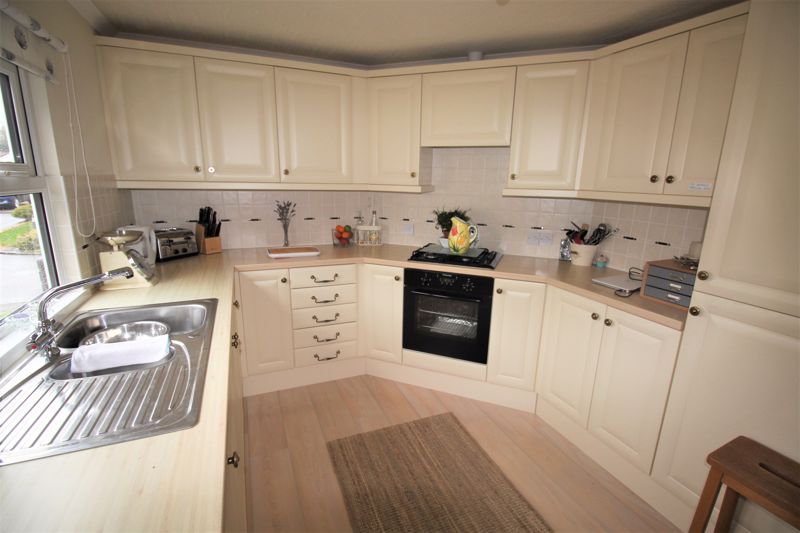 2 bed  for sale in Fairfield Park, Ollerton, NG22  - Property Image 2