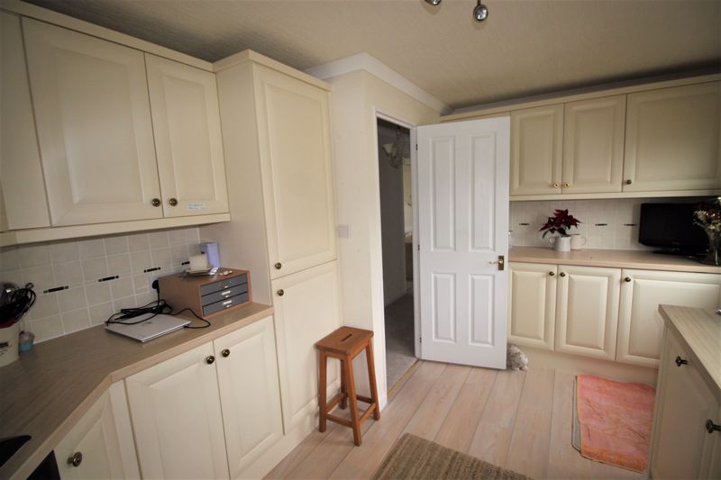 2 bed  for sale in Fairfield Park, Ollerton, NG22  - Property Image 3