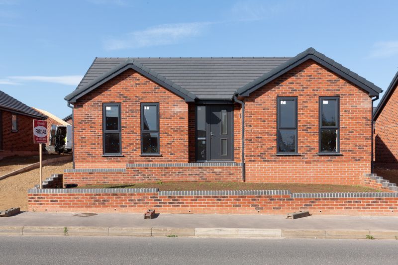 3 bed bungalow for sale in Kestrel Close, Kings Clipstone, NG21  - Property Image 2