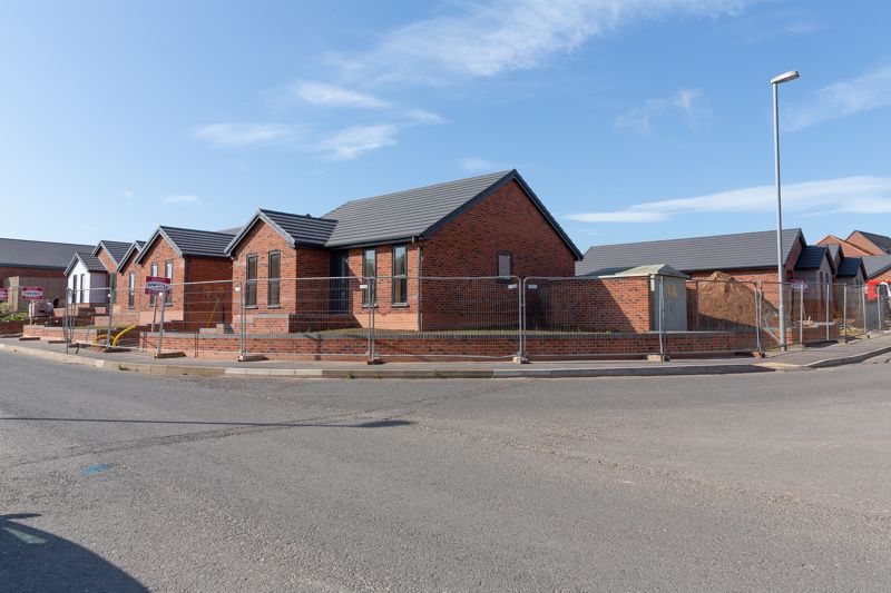 3 bed bungalow for sale in Kestrel Close, Kings Clipstone, NG21 4