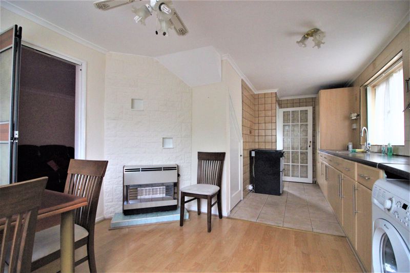 3 bed house for sale in The Markhams, Ollerton, NG22 3