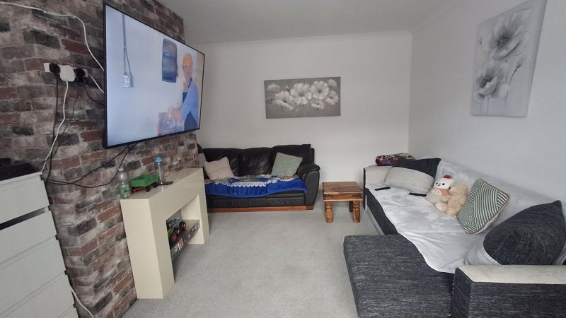 3 bed house for sale in Forest Road, Ollerton, NG22  - Property Image 3