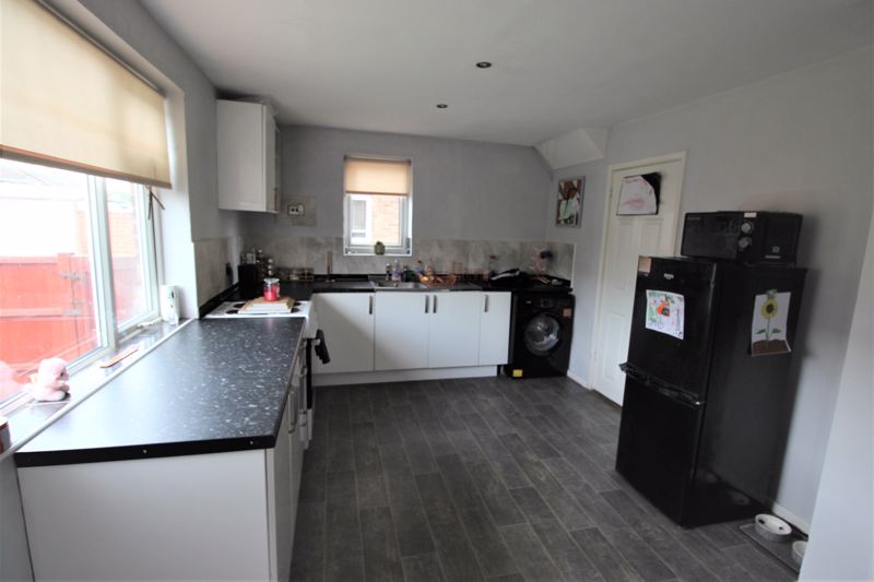 3 bed house for sale in Chestnut Drive, New Ollerton, NG22  - Property Image 4