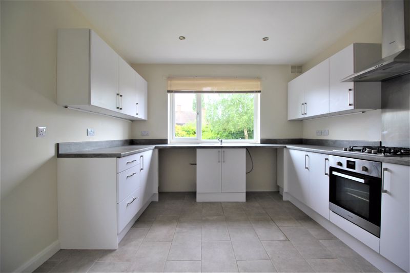 3 bed bungalow to rent in Birkland Drive, Edwinstowe, NG21 2