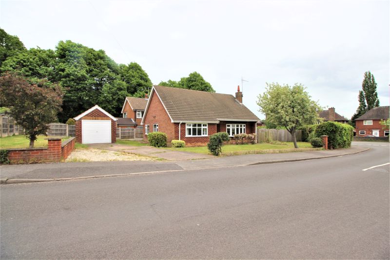 3 bed bungalow to rent in Birkland Drive, Edwinstowe, NG21 15
